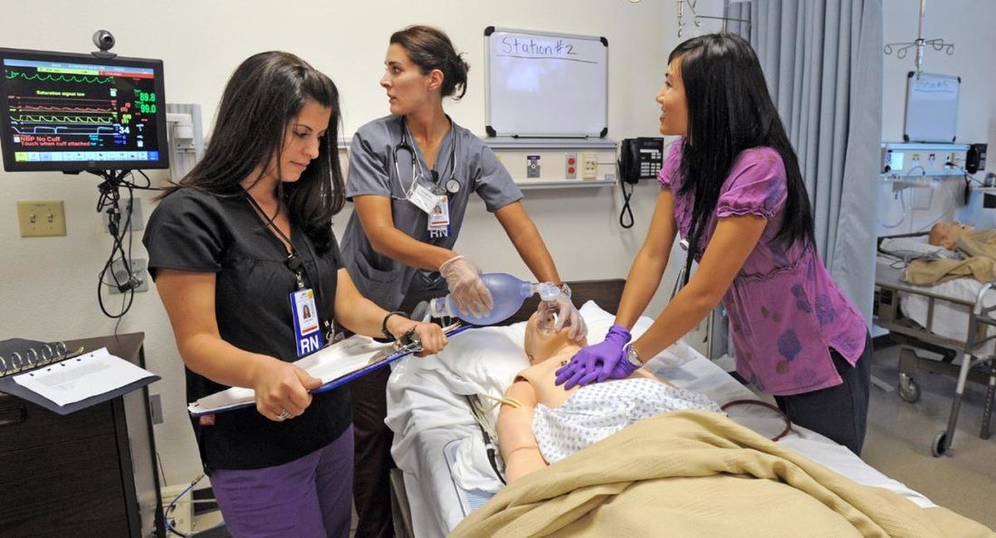 Picture of Nurses and Doctors performing real CPR with an AED